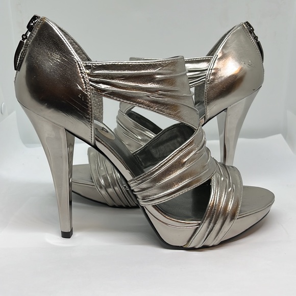 GUESS Silver Metallics 5” Heels Shoes, Zipper at Back - Picture 4 of 4